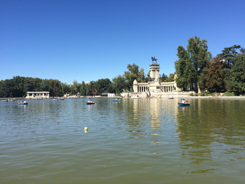 parque-del-retiro-madrid-running-pond-row-boats