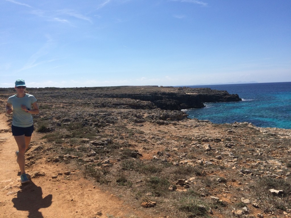 Camí-de-cavalls-Menorca-minorca-cami-de-cavalls-south-of-Ciutadella-running-beach-trail-2