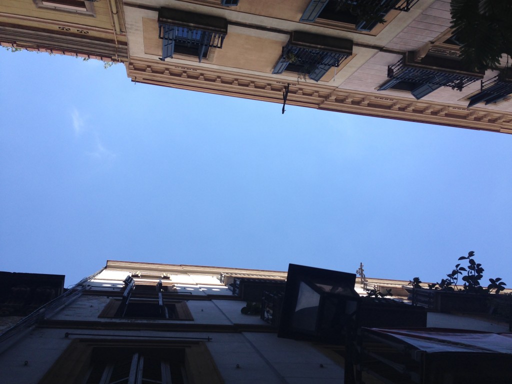 barcelona-spain-el-gotic-neighborhood-streets