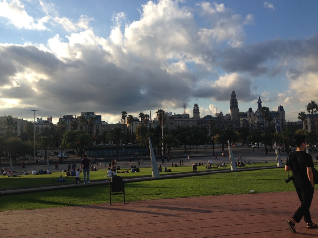 park-near-barcelona-port-harbor