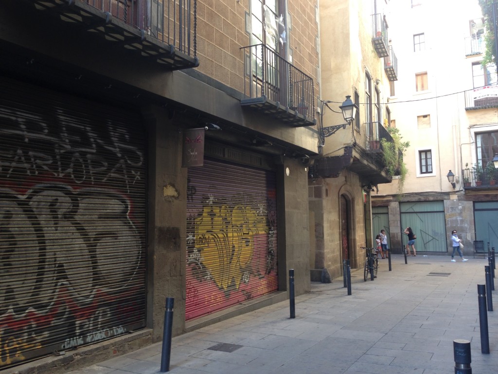 barcelona-el-gotic-streets-graffiti