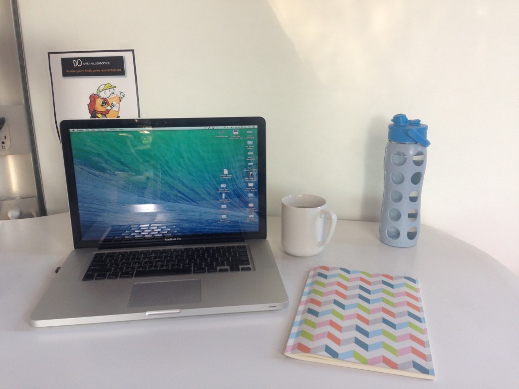 Minimalist-work-space-desk-workspace