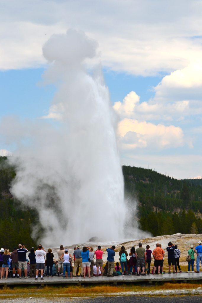 One Day in Yellowstone National Park – Old Faithful