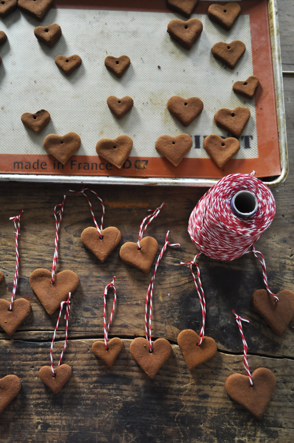 Zero Waste Christmas Decorations – Applesauce cinnamon ornaments